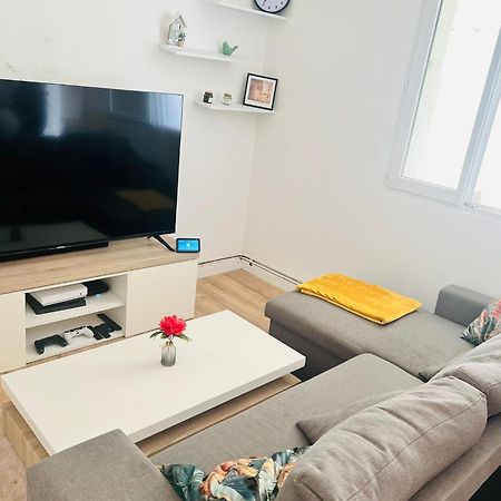 Charmant Appartement Americain Сен Дени Екстериор снимка