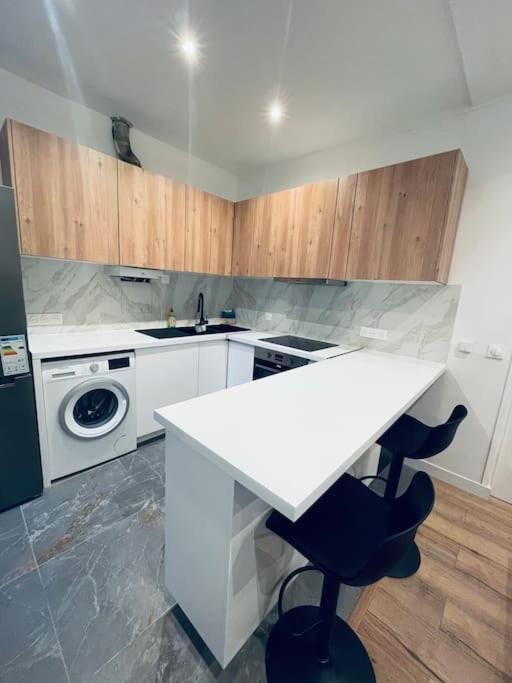 Charmant Appartement Americain Сен Дени Екстериор снимка