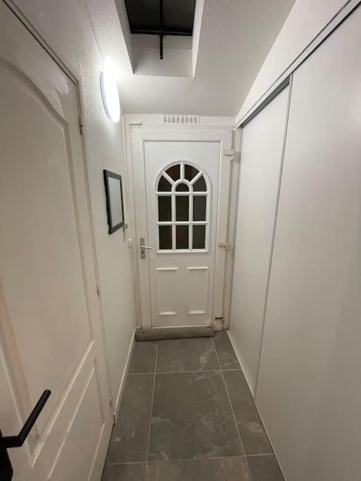 Charmant Appartement Americain Сен Дени Екстериор снимка