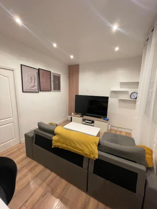 Charmant Appartement Americain Сен Дени Екстериор снимка