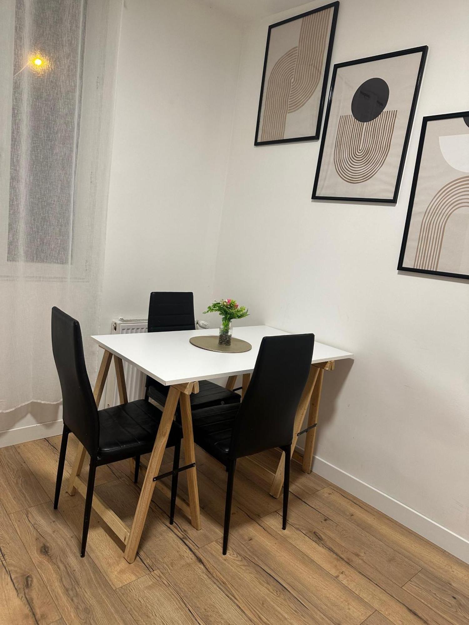 Charmant Appartement Americain Сен Дени Екстериор снимка
